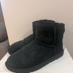 UGG CLASSIC MINI II Women. Black. Size 8 + cleaning detergents